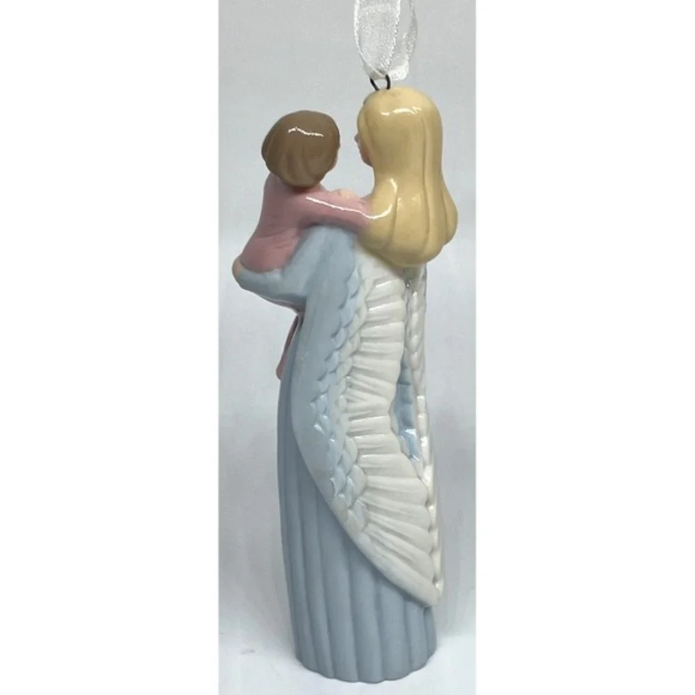 2005 Hallmark Angel on Earth Christmas Ornament‎ Porcelain in Box